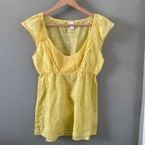 🌸4 for $20🌸yellow shirt (6 degrees)